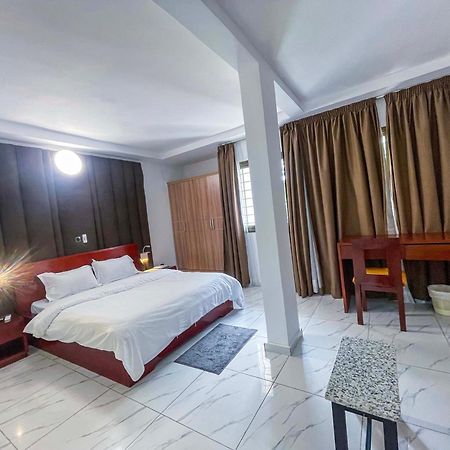 Hotel Le Vaisseau Абиджан Экстерьер фото