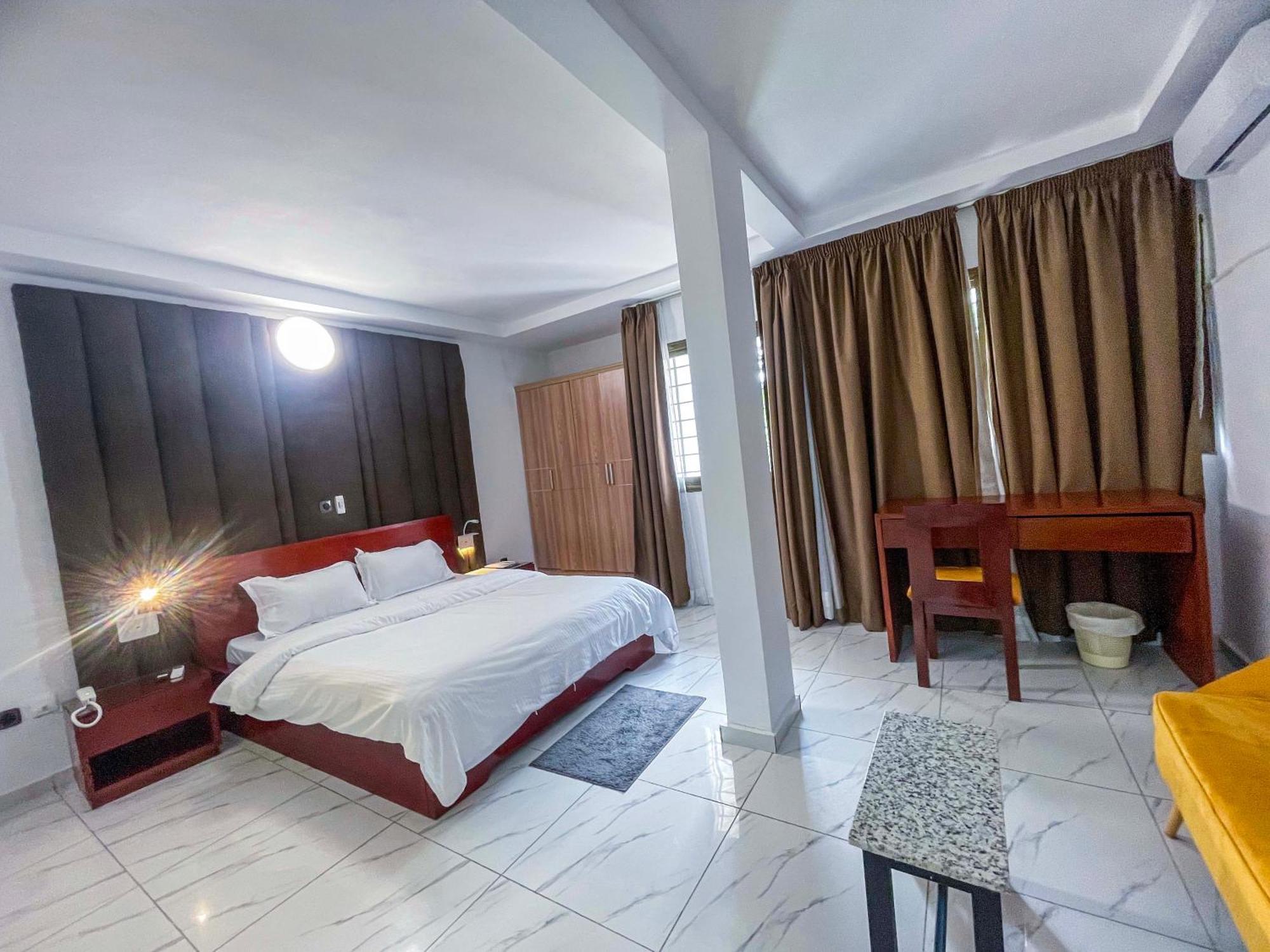 Hotel Le Vaisseau Абиджан Экстерьер фото