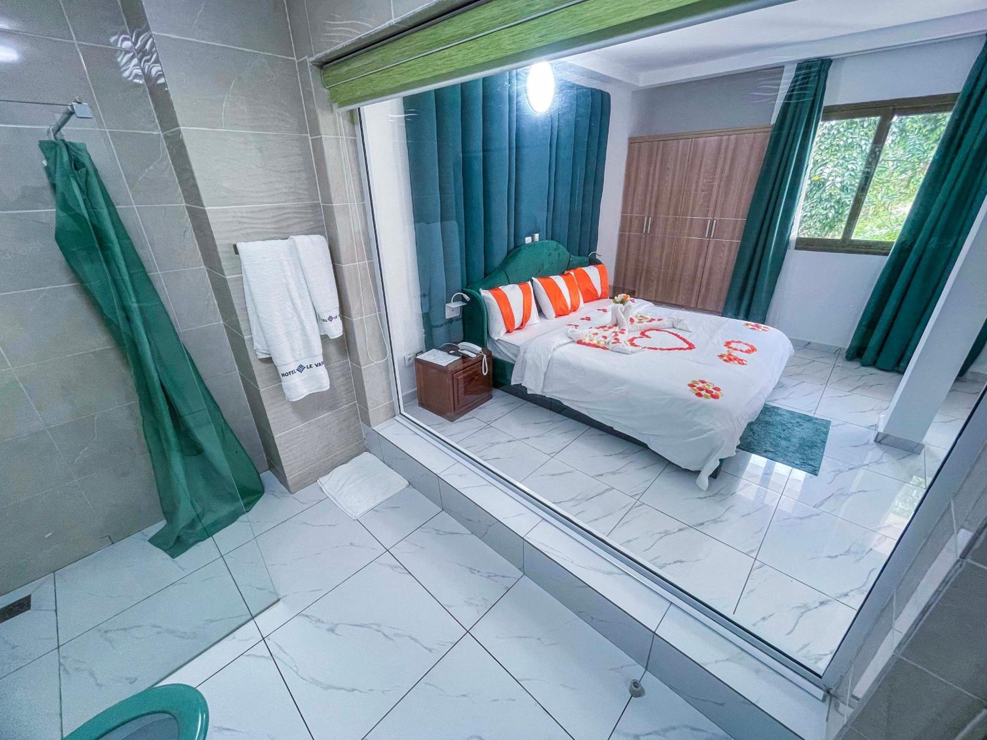 Hotel Le Vaisseau Абиджан Экстерьер фото