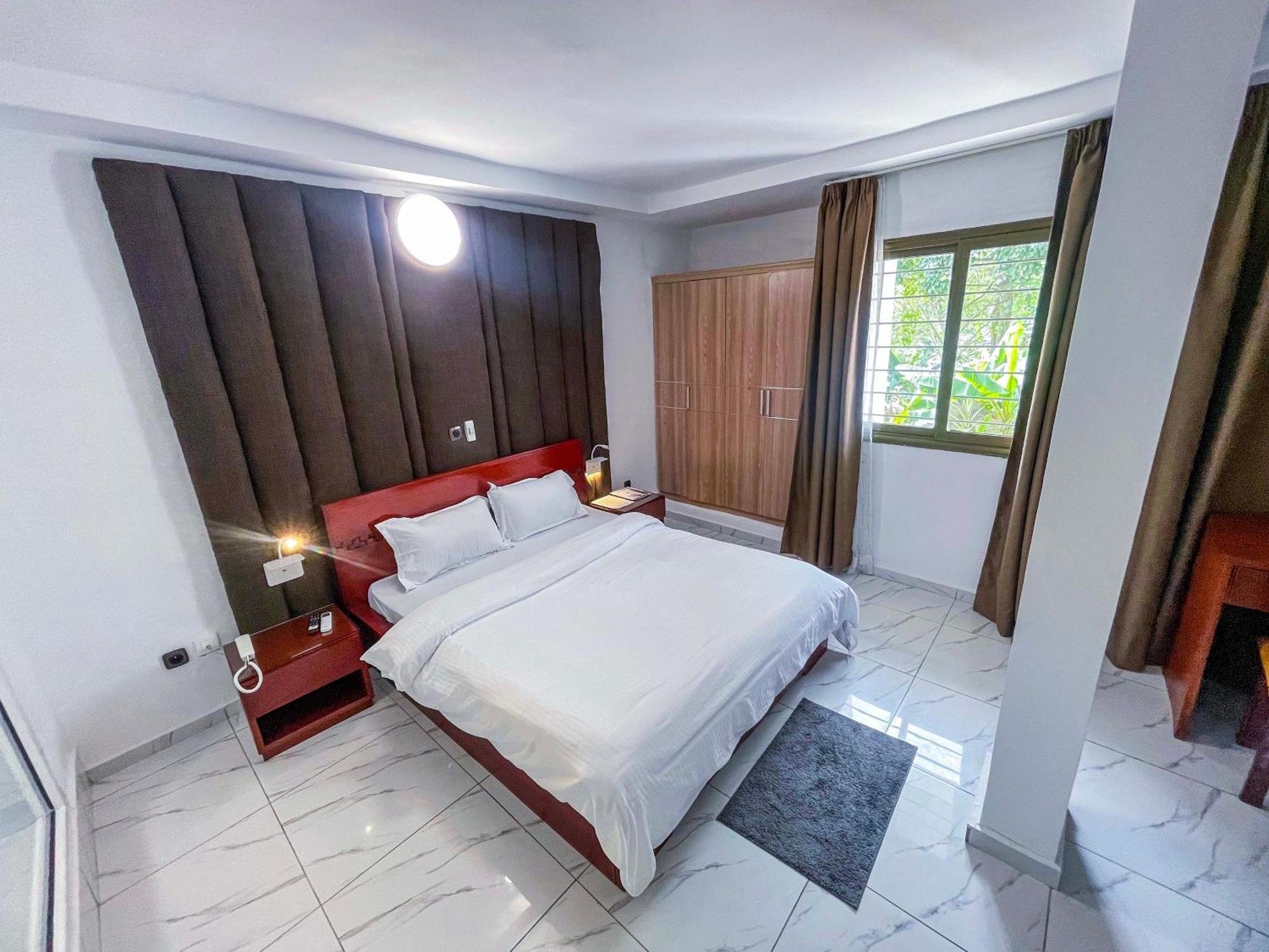 Hotel Le Vaisseau Абиджан Экстерьер фото