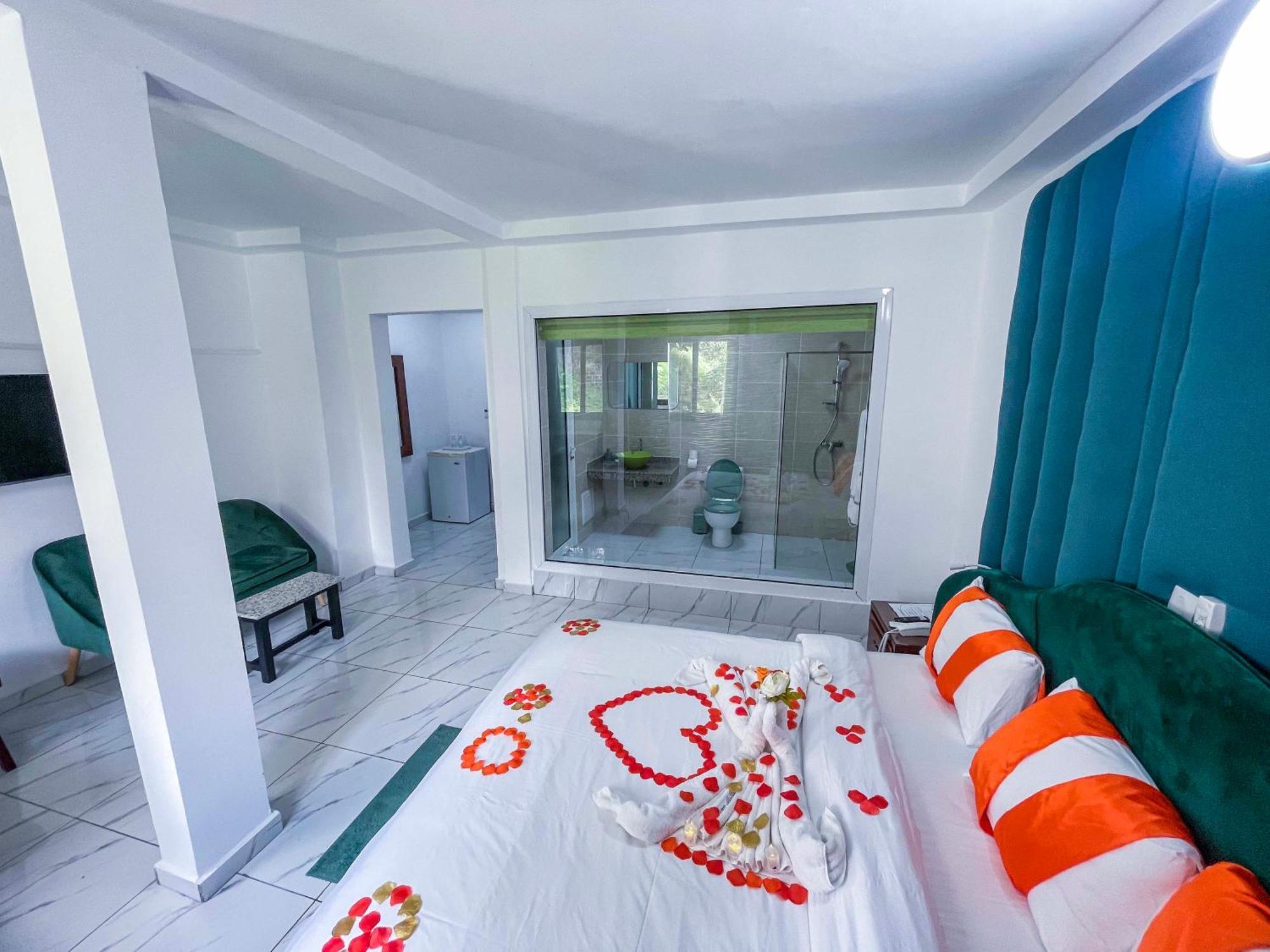 Hotel Le Vaisseau Абиджан Экстерьер фото