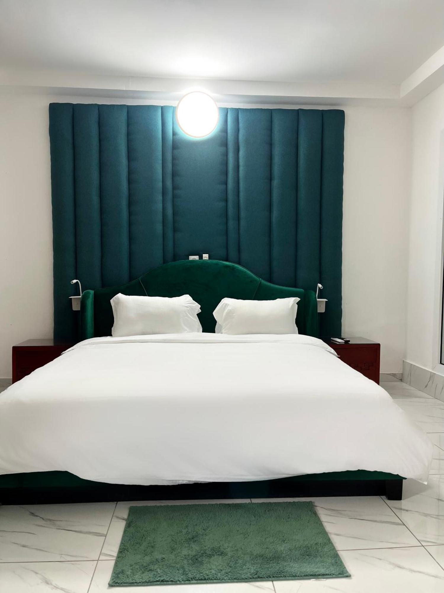 Hotel Le Vaisseau Абиджан Экстерьер фото