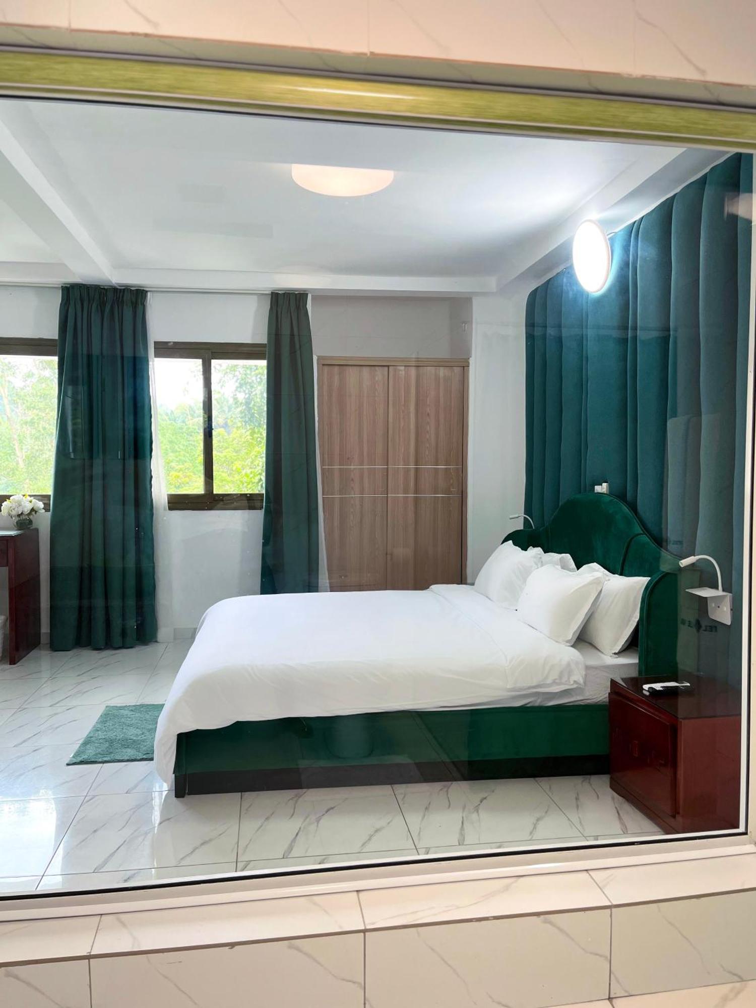 Hotel Le Vaisseau Абиджан Экстерьер фото